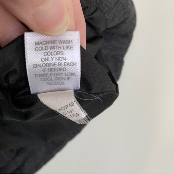 J. Jill Dark Gray Puffer Style Vest Size M - Picture 7 of 8